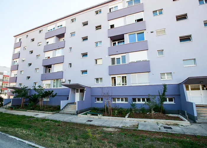 Apartment Little Violet - Balcony & Free Parking