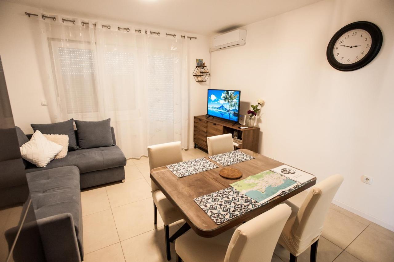 Apartament Little Violet - Balcony & Free Parking