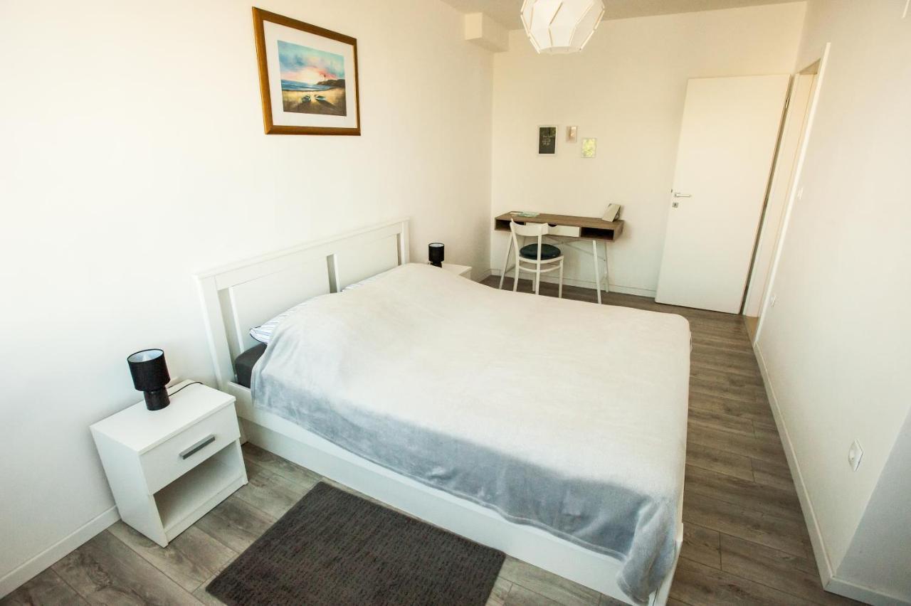 Apartament Little Violet - Balcony & Free Parking *