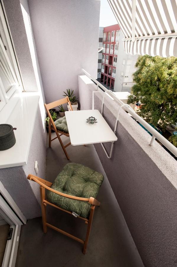 Apartament Little Violet - Balcony & Free Parking